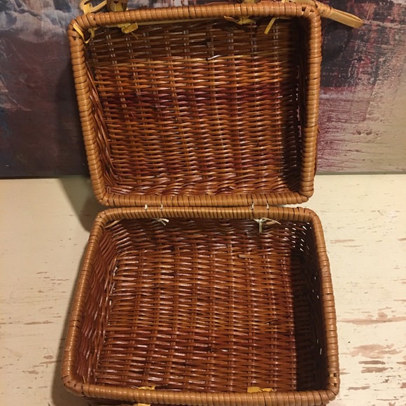 Vintage Doll wicker suitcase - Picture 7 of 9